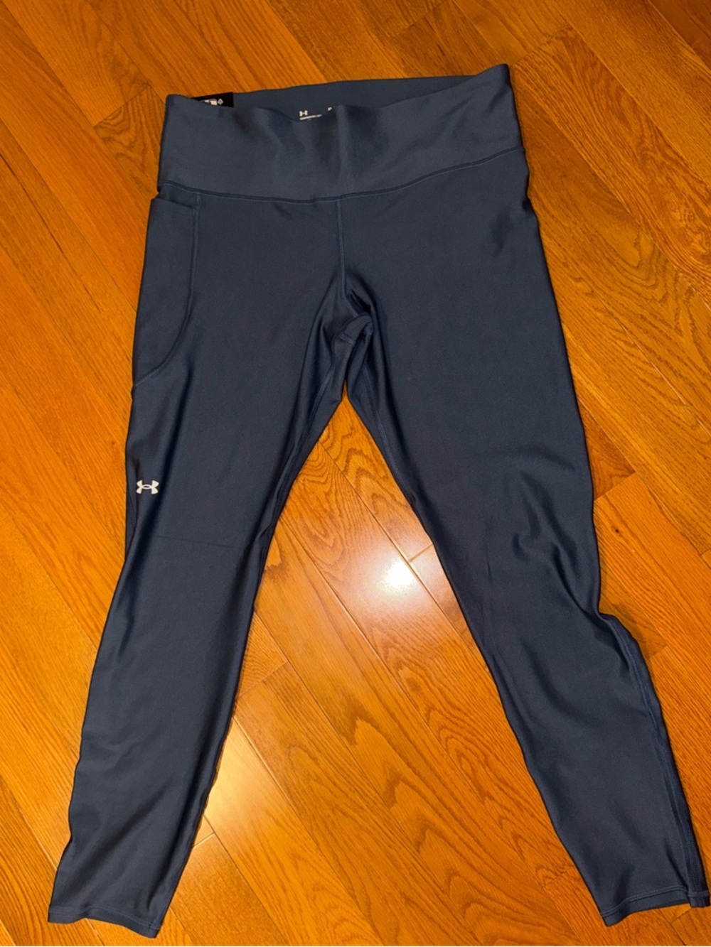 NWT women’s Under Armour Navy Compression Leggings  XL